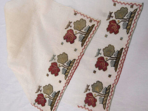 Embroidered kerchief – jagluk
