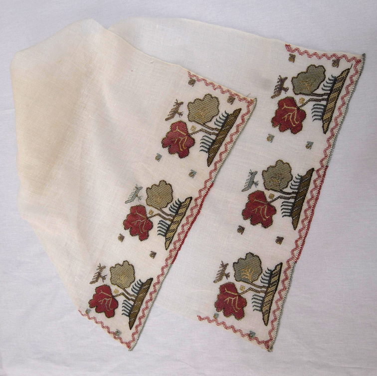 Embroidered kerchief – jagluk